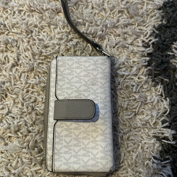 MK iPhone wallet - Picture 3 of 3